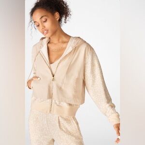 ⭐️Host Pick⭐️ Fabletics white, cream & yellow sweat top & pant set size XS